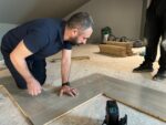 montare parchet stratificat herringbone